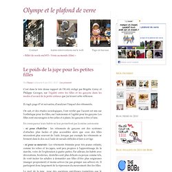 Le poids de la jupe pour les petites filles