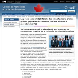 Le président du CRSH félicite les cinq étudiants choisis grands gagnants du concours J’ai une histoire à raconter de 2015