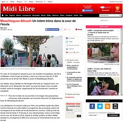 Un totem trône dans la cour de l'école